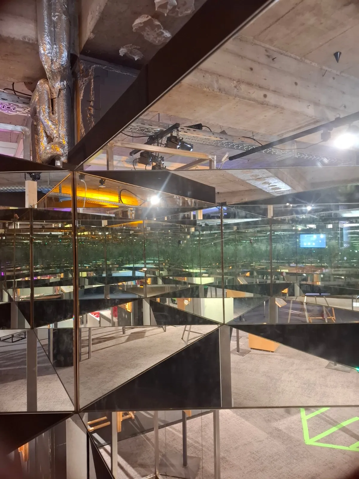 Begehbares Kaleidoskop, Exponat im Pop-up Science Center
