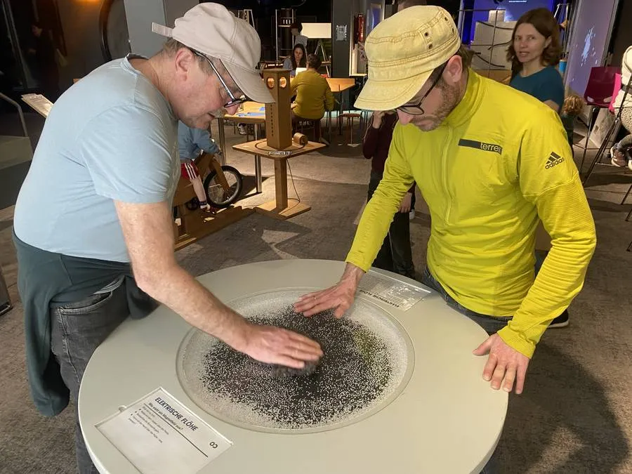 Elektrische Flöhe, Exponat im Pop-up Science Center