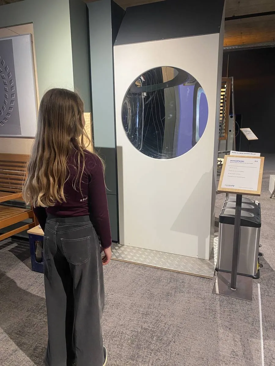 Hohlspiegel, Exponat im Pop-up Science Center