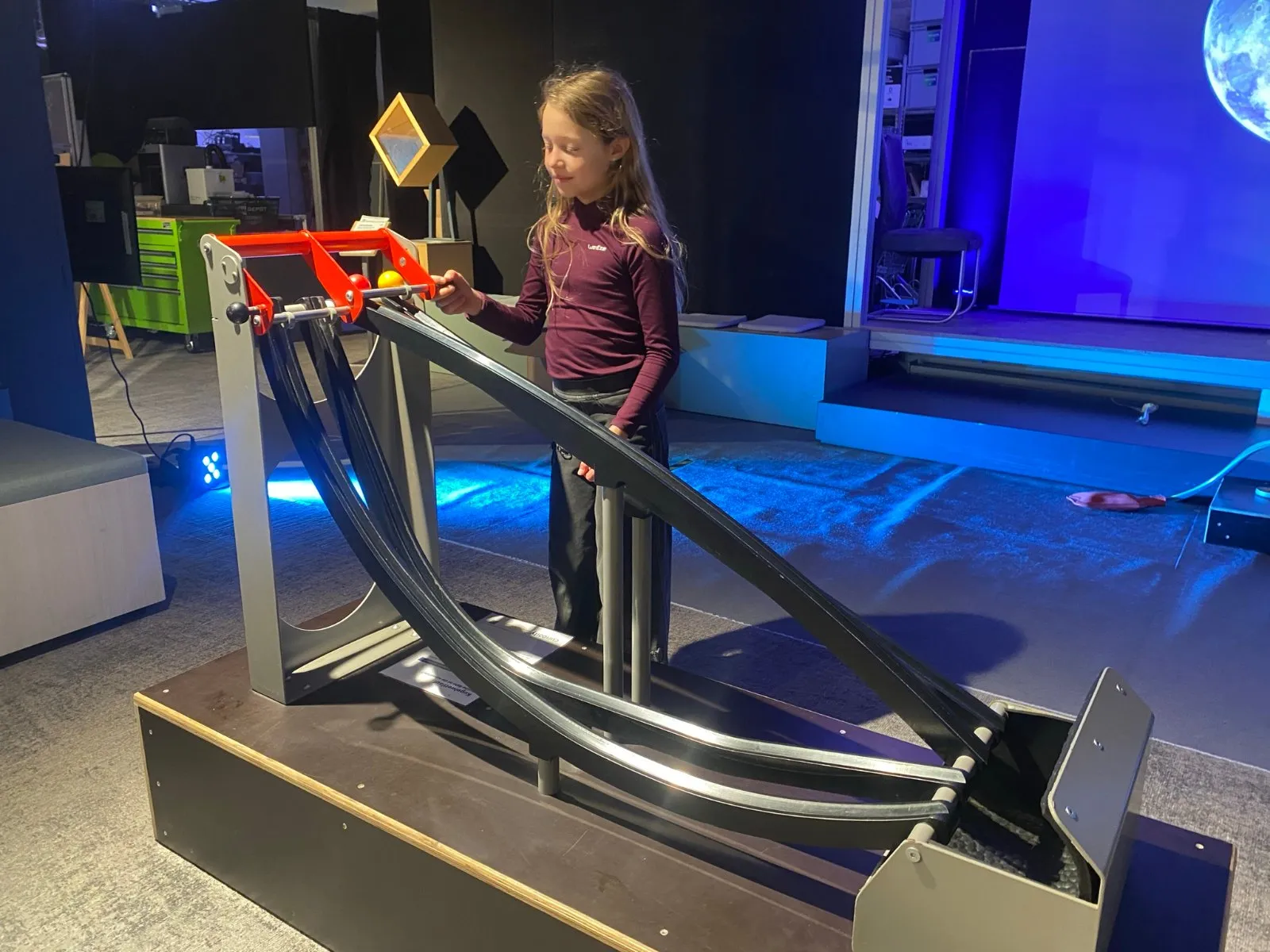 Kugelwettlauf, Exponat im Pop-up Science Center