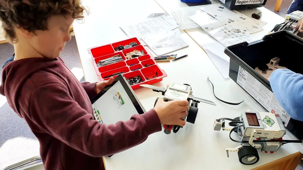 Ein LEGO-Flugobjekt wird mit der App gesteuert