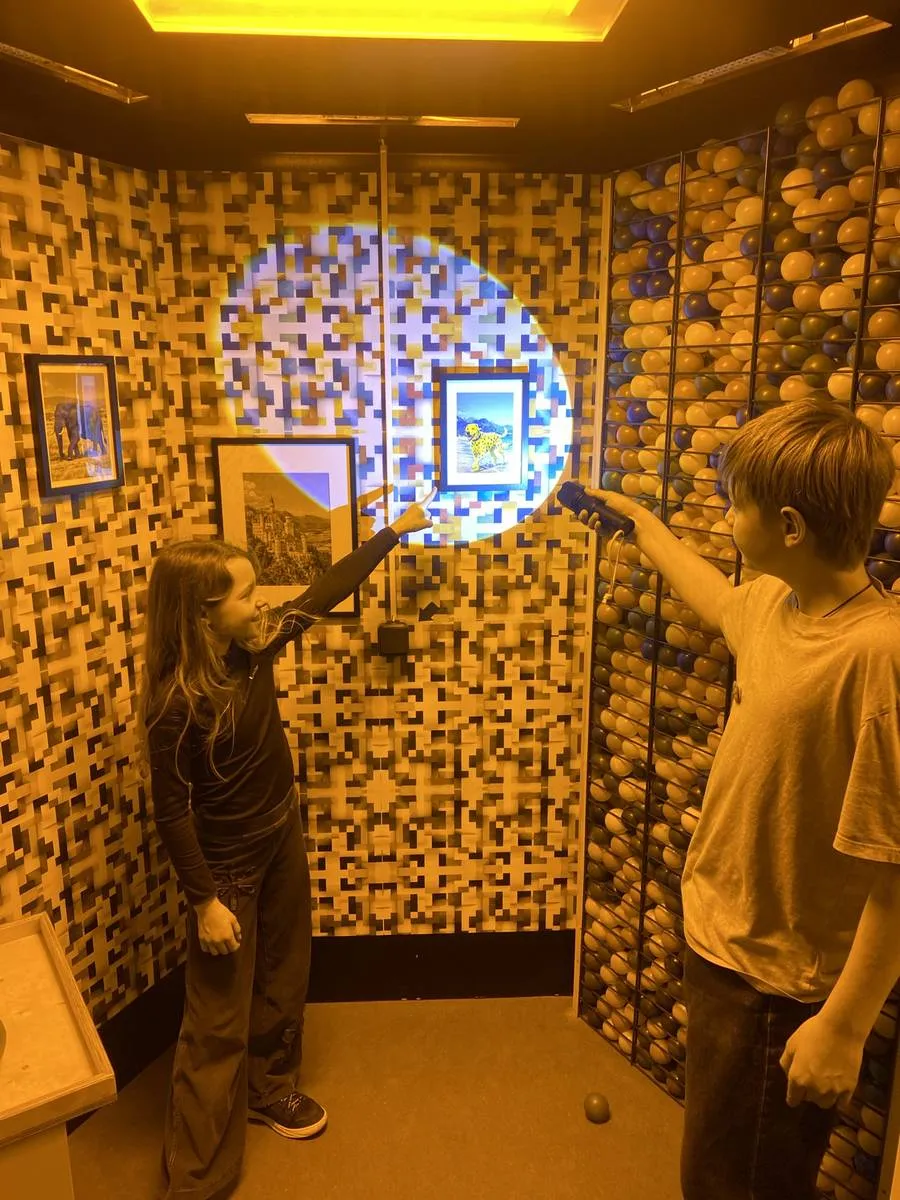 Monochrom-Raum, Exponat im Pop-up Science Center