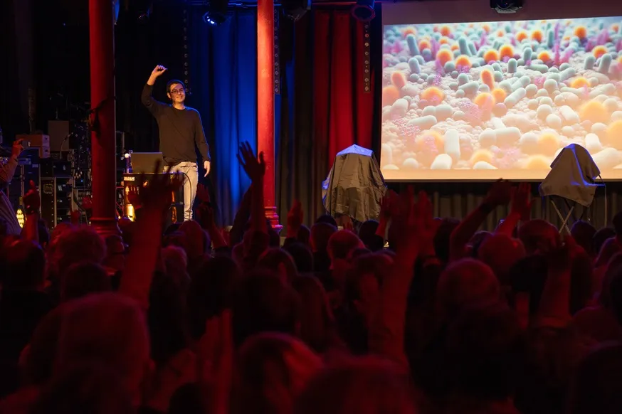 Applaus für einen Slam-Beitrag beim 1. Freisinger Science Slam 2024